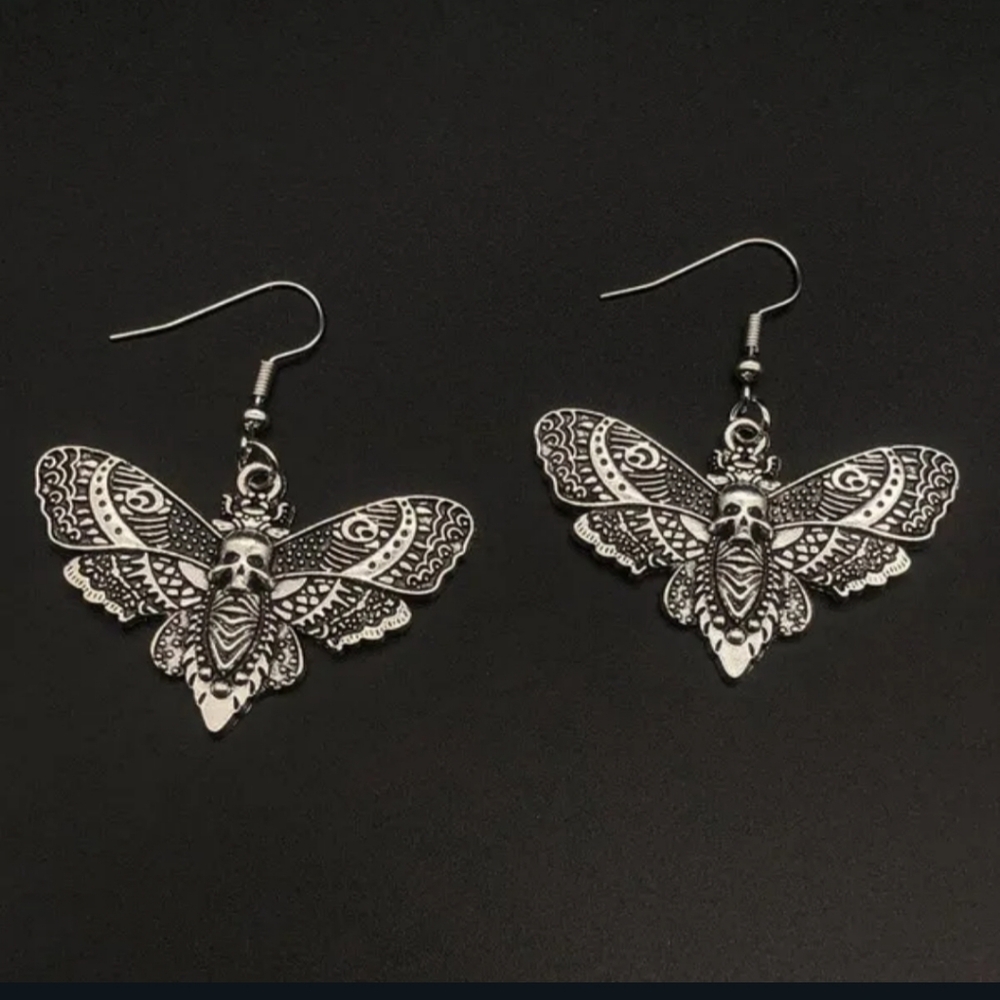 NWT Adorable Boho Goth Silver Death's Head Moth Earrings! - Picture 6 of 10